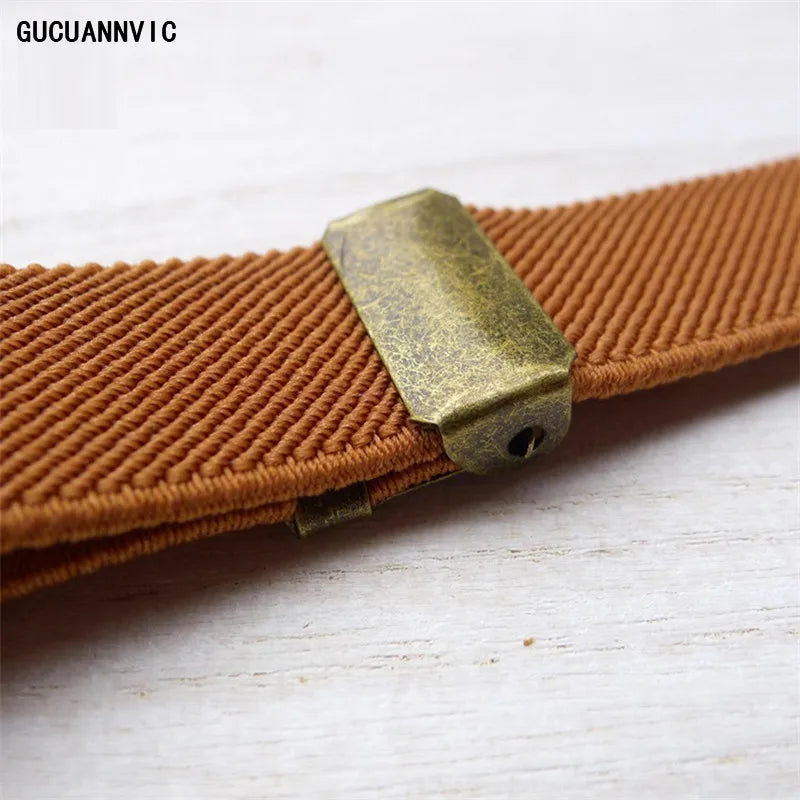 Close-up of a classic brown belt with a polished gold buckle laid on a light wooden surface. This accessory is essential for a sharp lesbian outfit and defining an authentic lesbian style.